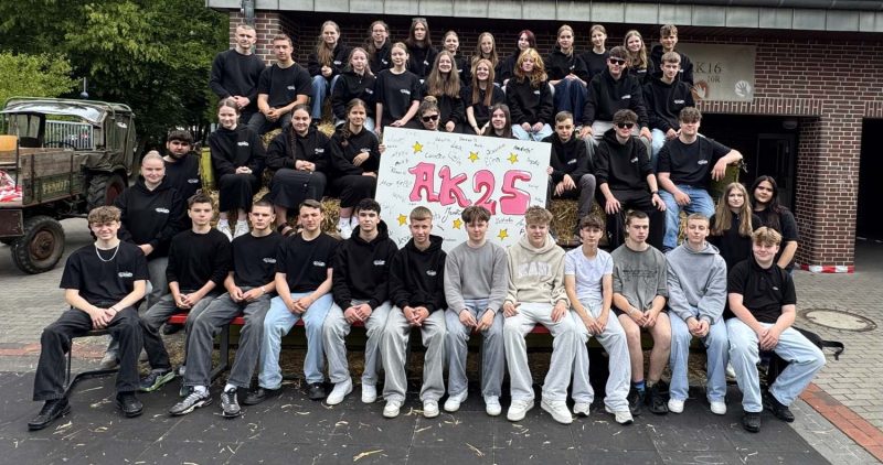 Gruppenfoto des Enlassungsjahrgangs 2025